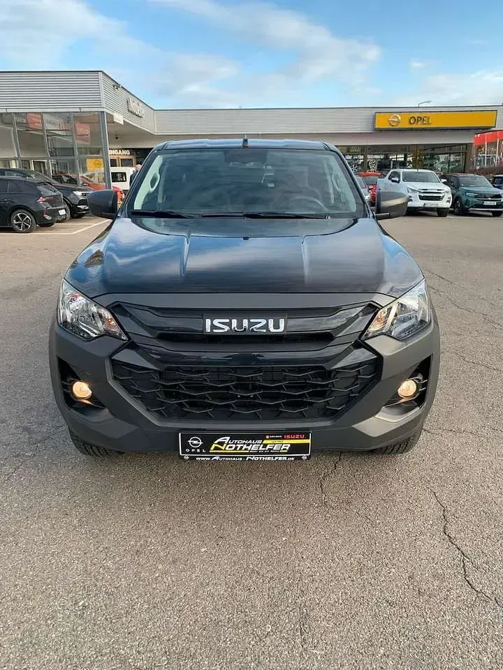 Uusi Isuzu D-Max 163 HP (119 kW) 2026 Musta Nouto