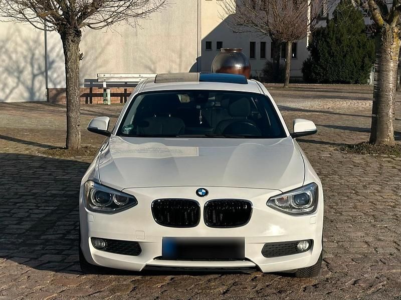 Gebraucht BMW 116 Sport Line 120 PS (88 kW) 2014 Weiß Kleinwagen