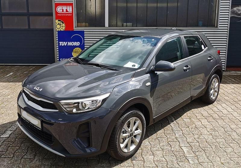 Silber Gebraucht 2023 Kia Stonic Edition 7 SUV | 16.999 € (Fairer Preis) - Bild 1/4