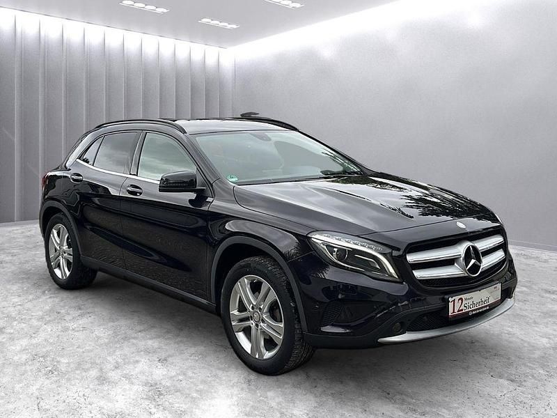 Gebraucht Mercedes GLA200 156 PS (114 kW) 2015 Violet SUV