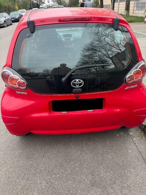 Rot Gebraucht 2009 Toyota Aygo Kleinwagen | 3.800 € (Fairer Preis) - Bild 1/4