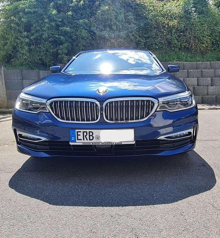 Blau Gebraucht 2018 BMW 530 Luxury Line Limousine | 32.500 € (Guter Preis) - Bild 1/4