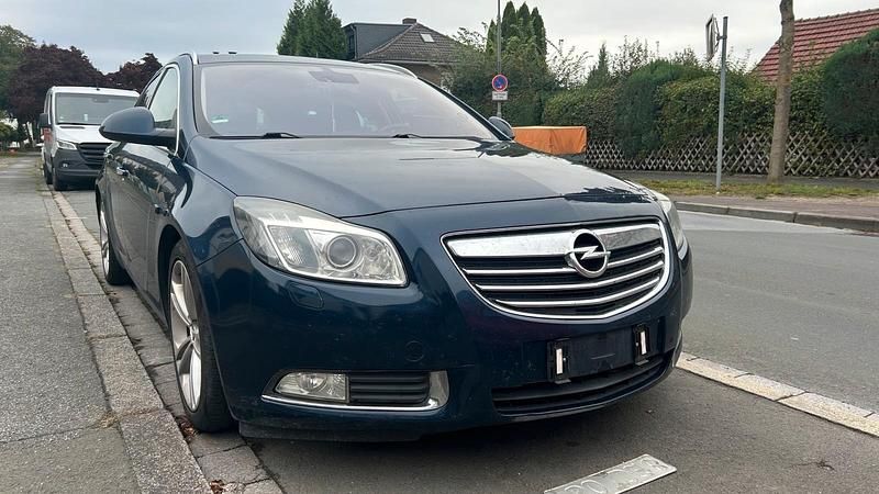 Blau Gebraucht 2011 Opel Insignia Sport Kombi | 2.000 € (Superpreis) - Bild 1/4