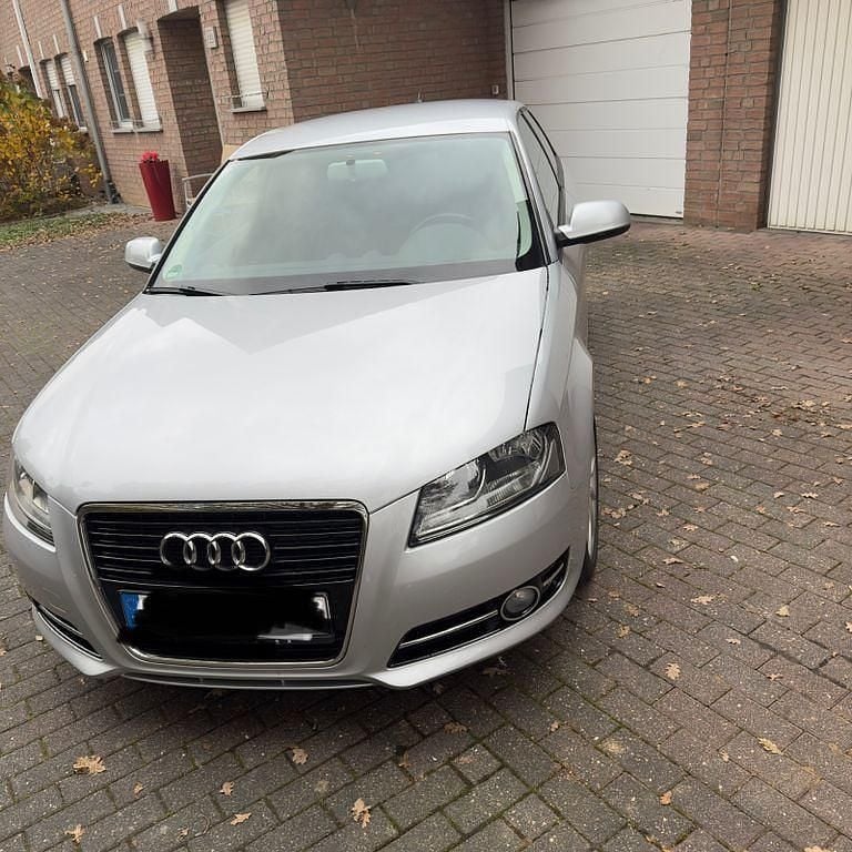 Silber Gebraucht 2012 Audi A3 Attraction Limousine | 6.000 € (Superpreis) - Bild 1/4