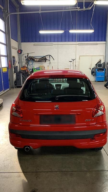 Gebraucht Peugeot 206+ 73 PS (53 kW) 2012 Rot Kleinwagen
