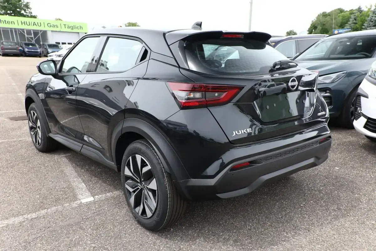 Neu Nissan Juke Acenta 94 PS (69 kW) 2025 Pearl black SUV