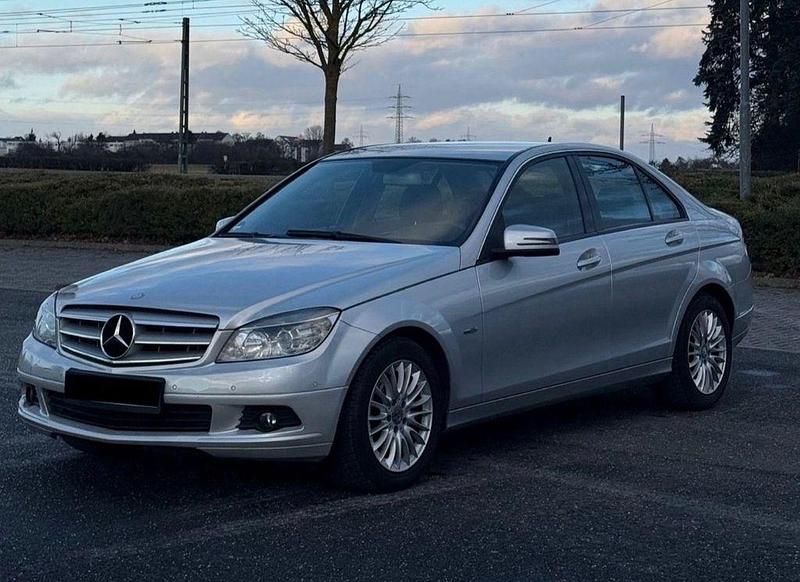 Gebraucht Mercedes C180 Elegance 156 PS (114 kW) 2010 Silber Limousine
