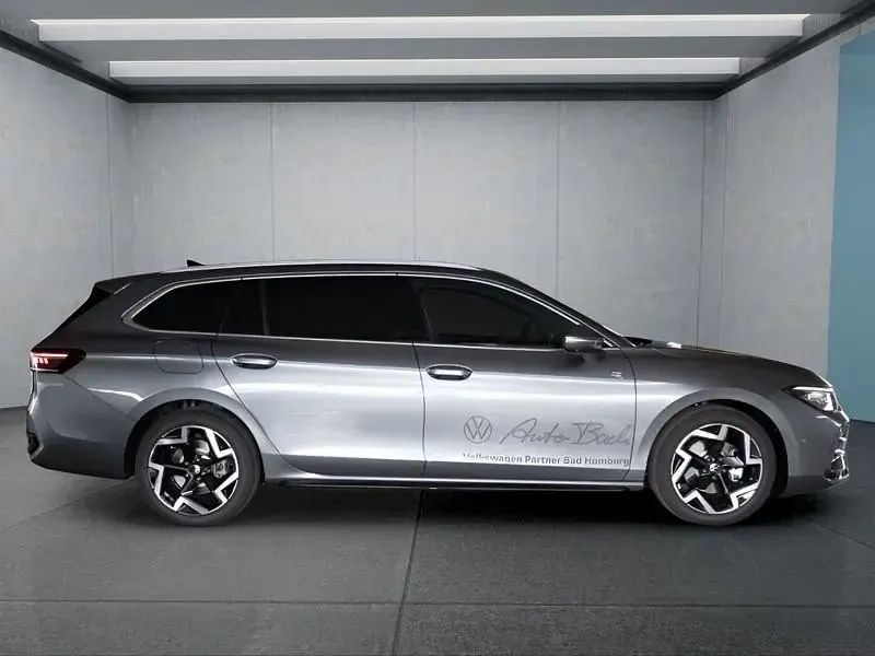 Gebraucht VW Passat 150 PS (110 kW) 2025 Grau Kombi