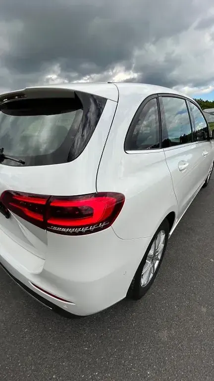 Gebraucht Mercedes B180 116 PS (85 kW) 2019 Weiß Van / Kleinbus