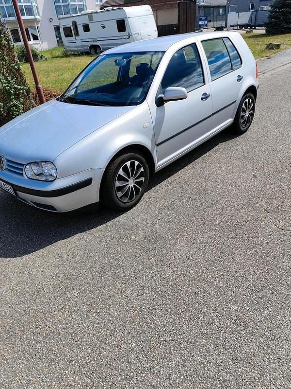 Andere farben Gebraucht 1999 VW Golf IV Kleinwagen | 1.650 € (Guter Preis) - Bild 1/4