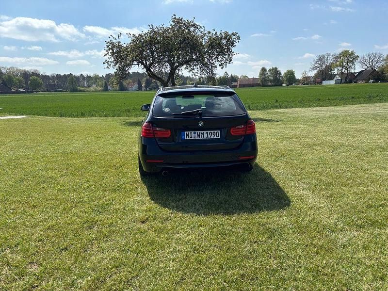 Gebraucht BMW 320 Sport Line 184 PS (135 kW) 2013 Schwarz Kombi