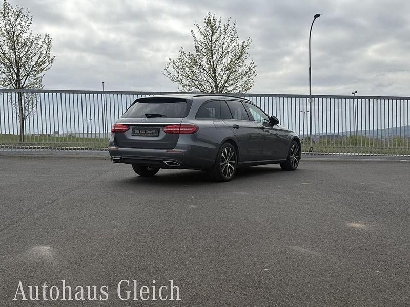 Gebraucht Mercedes E220 Avantgarde 194 PS (142 kW) 2020 Selenitgrau  lack Kombi