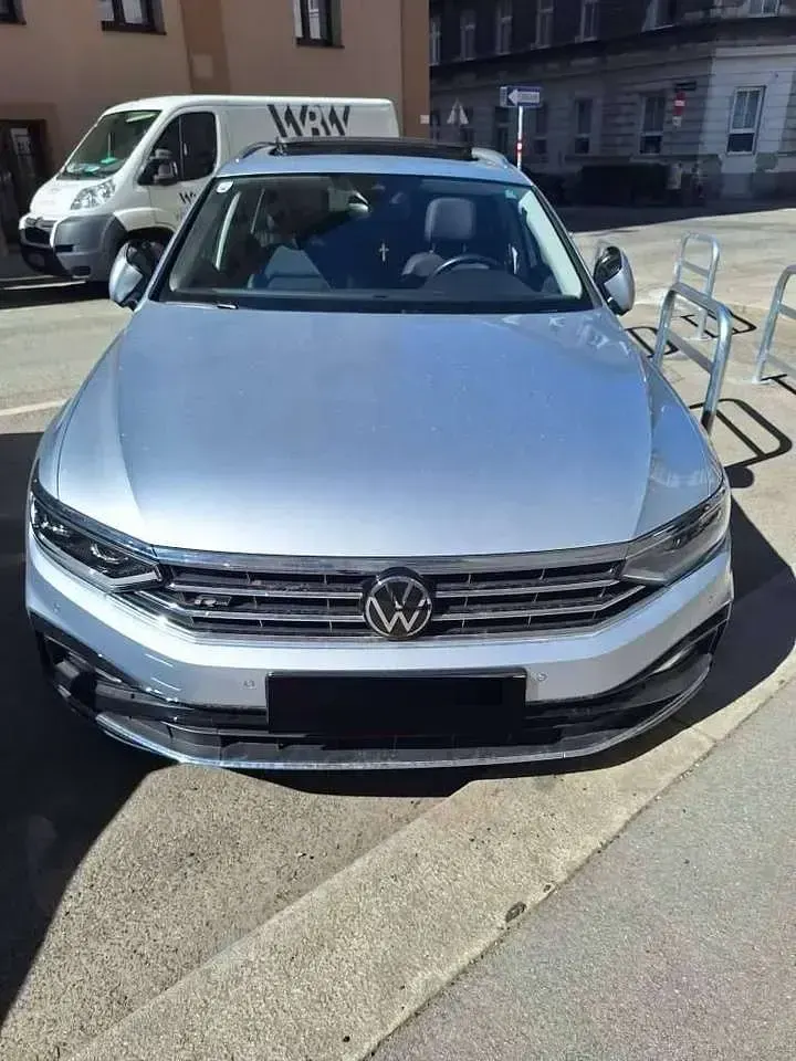 Gebraucht VW Passat Elegance 150 PS (110 kW) 2024 Grau Kombi