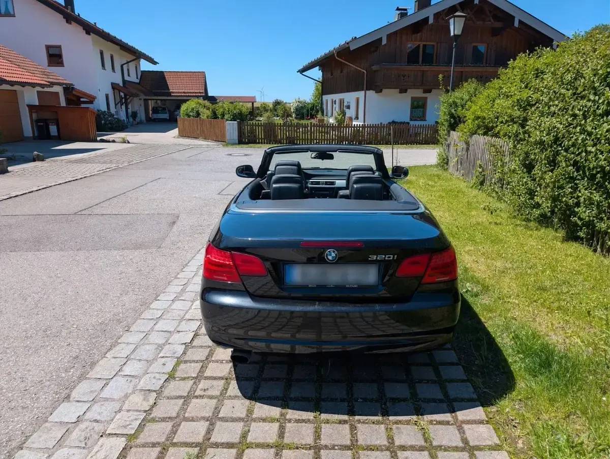 Gebraucht BMW 320 Cabriolet 170 PS (125 kW) 2010 Schwarz Cabrio
