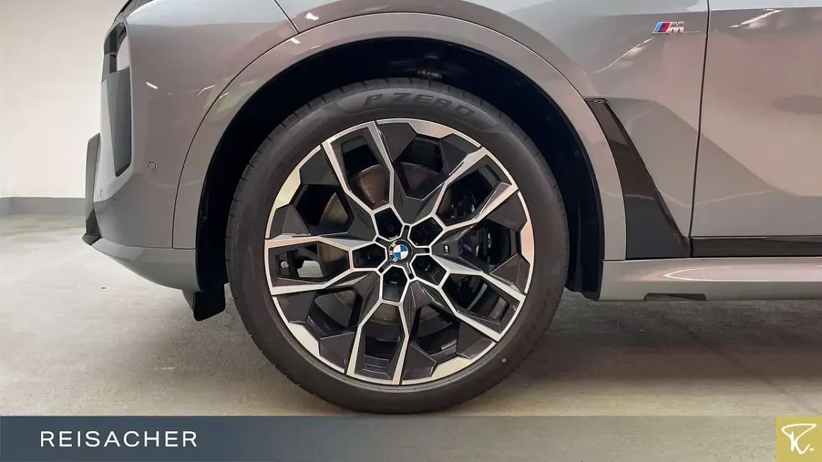 Neu BMW X7 Performance 352 PS (258 kW) 2026 Skyscraper grau metallic SUV