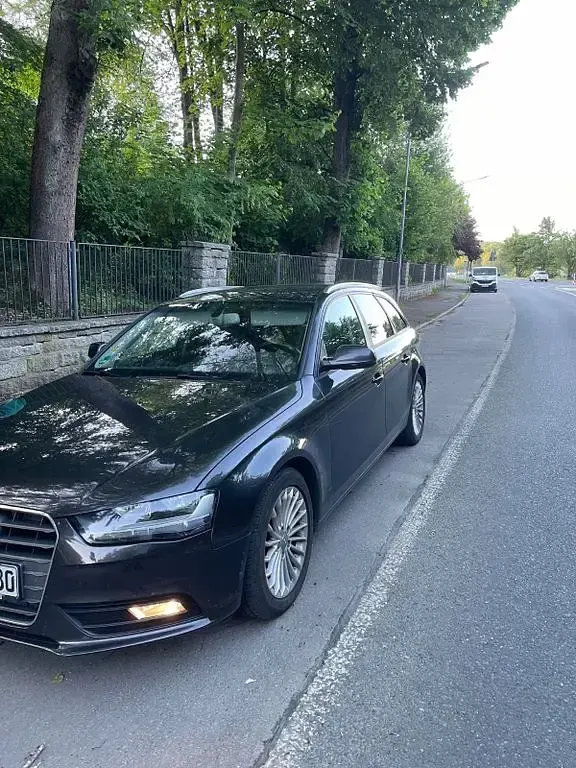 Gebraucht Audi A4 143 PS (105 kW) 2012 Grau Limousine