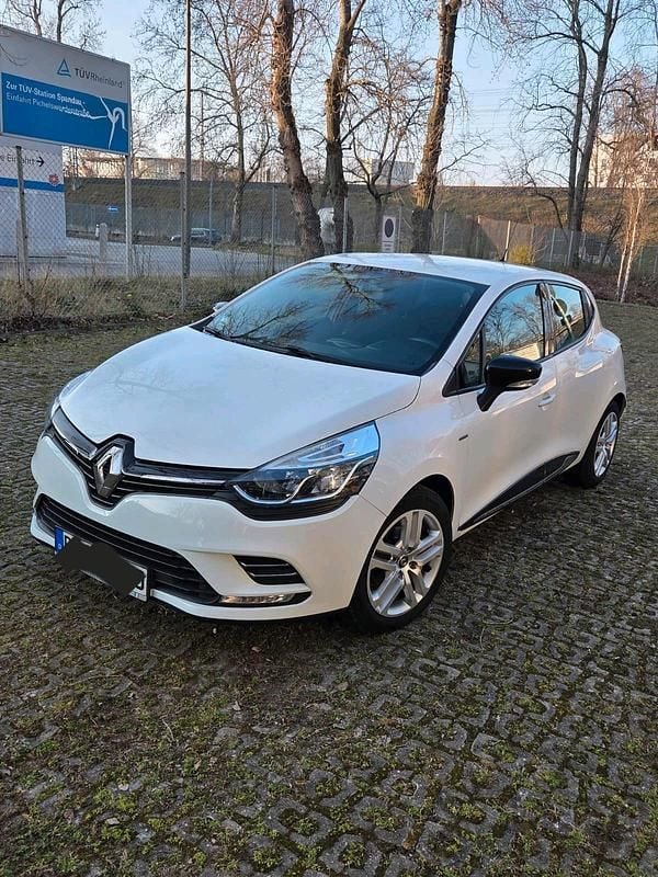 Weiß Gebraucht 2018 Renault Clio IV LIMITED Kleinwagen | 9.498 € (Fairer Preis) - Bild 1/4