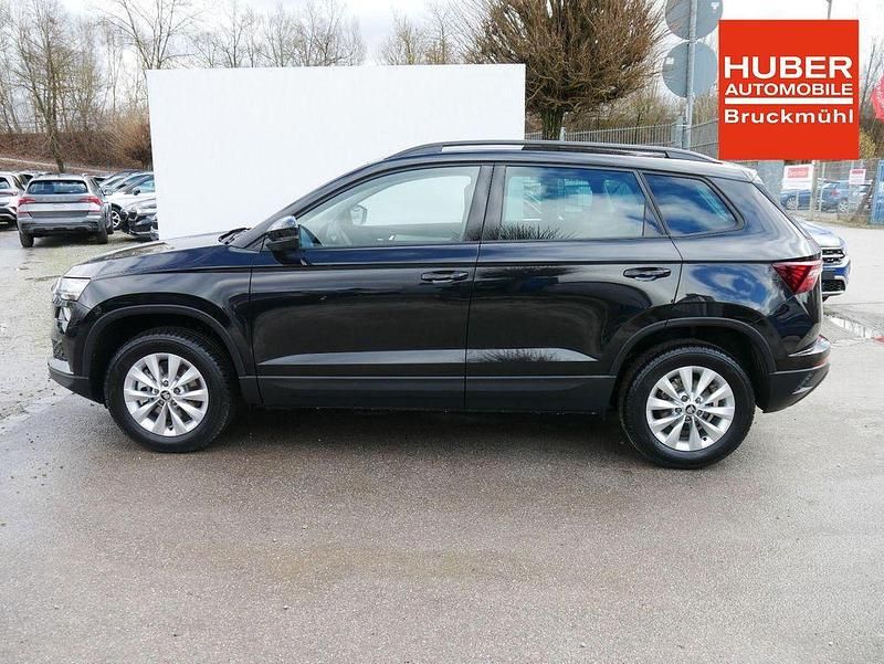 Neu Skoda Karoq Selection 150 PS (110 kW) 2025 Schwarz metallic SUV