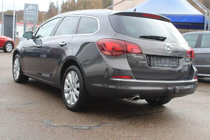 Gebraucht Opel Astra Innovation 165 PS (121 kW) 2013 Grau Kombi