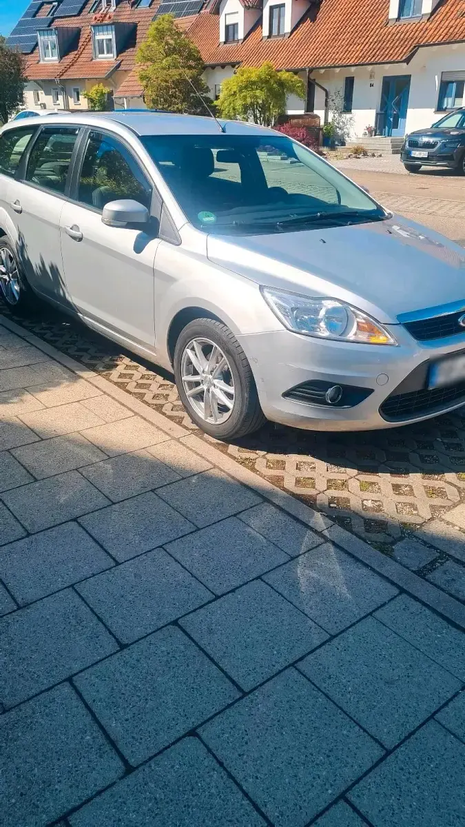 Gebraucht Ford Focus 90 PS (66 kW) 2010 Silber Kombi
