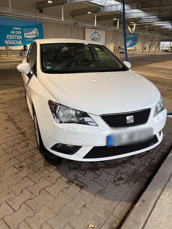 Weiß Gebraucht 2015 Seat Ibiza Style Kleinwagen | 8.000 € (Etwas zu teuer) - Bild 1/4