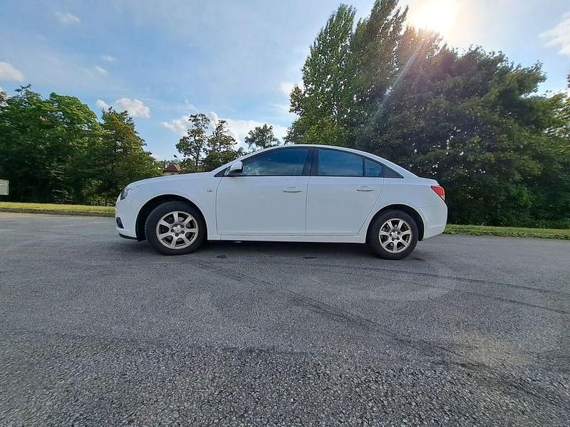 Weiß Gebraucht 2012 Chevrolet Cruze LTZ Limousine | 5.500 € (Fairer Preis) - Bild 1/4