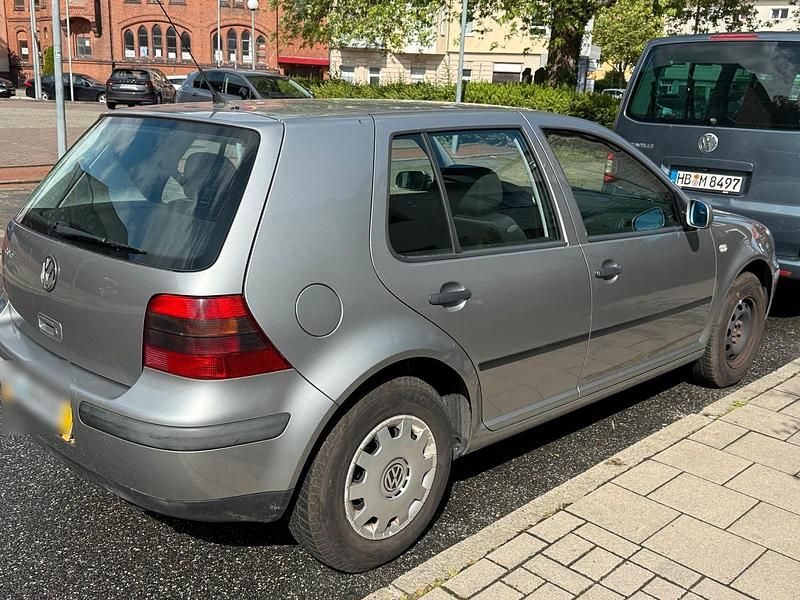 Silber Gebraucht 2001 VW Golf IV Limousine | 3.100 € (Etwas zu teuer) - Bild 1/4