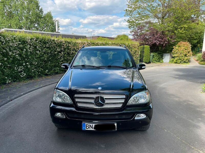 Schwarz Gebraucht 2004 Mercedes ML270 SUV | 4.499 € (Fairer Preis) - Bild 1/4