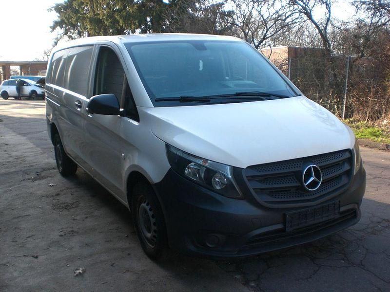 Gebraucht Mercedes Vito 114 PS (83 kW) 2018 Gelb Van