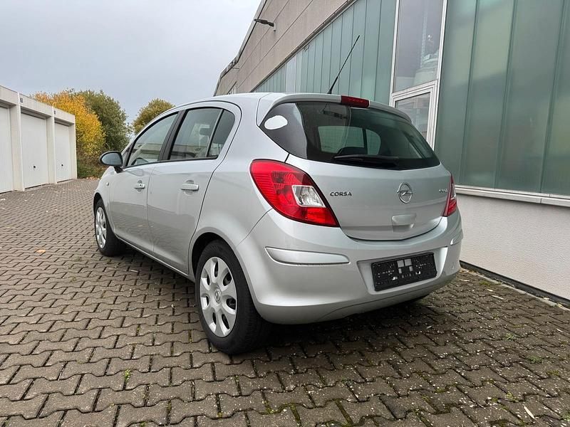 Gebraucht Opel Corsa 69 PS (50 kW) 2012 Silber Kleinwagen