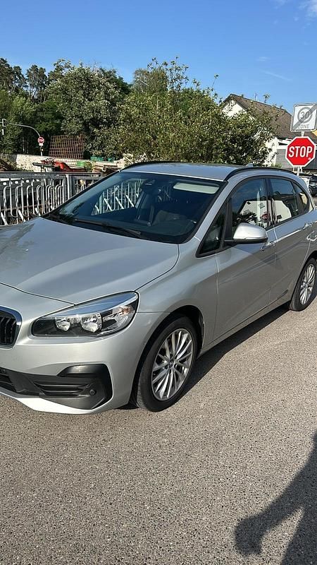Silber Gebraucht 2018 BMW 216 Limousine | 8.500 € - Bild 1/4