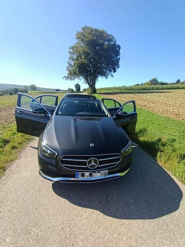 Gebraucht 2022 Mercedes E200 Avantgarde Limousine | 39.000 € (Etwas zu teuer) - Bild 1/4