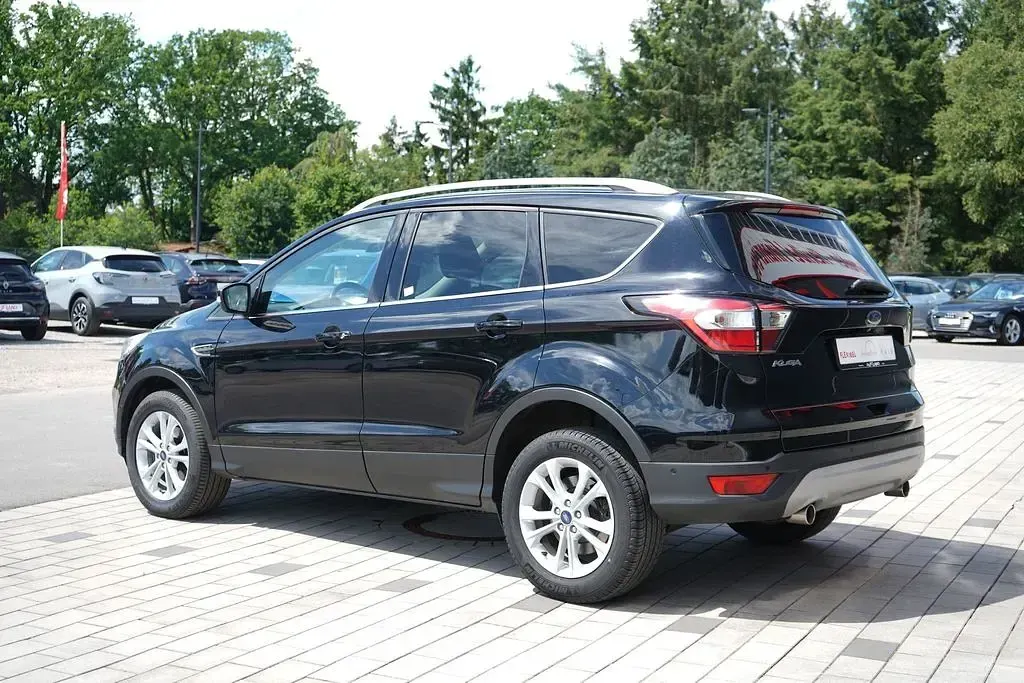 Gebraucht Ford Kuga Titanium 150 PS (110 kW) 2019 Schwarz SUV