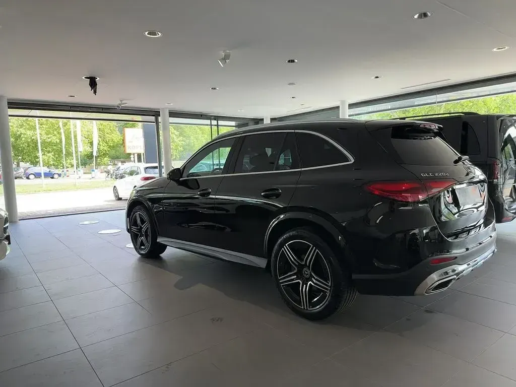 Gebraucht Mercedes GLC220 AMG 197 PS (144 kW) 2025 Schwarz SUV
