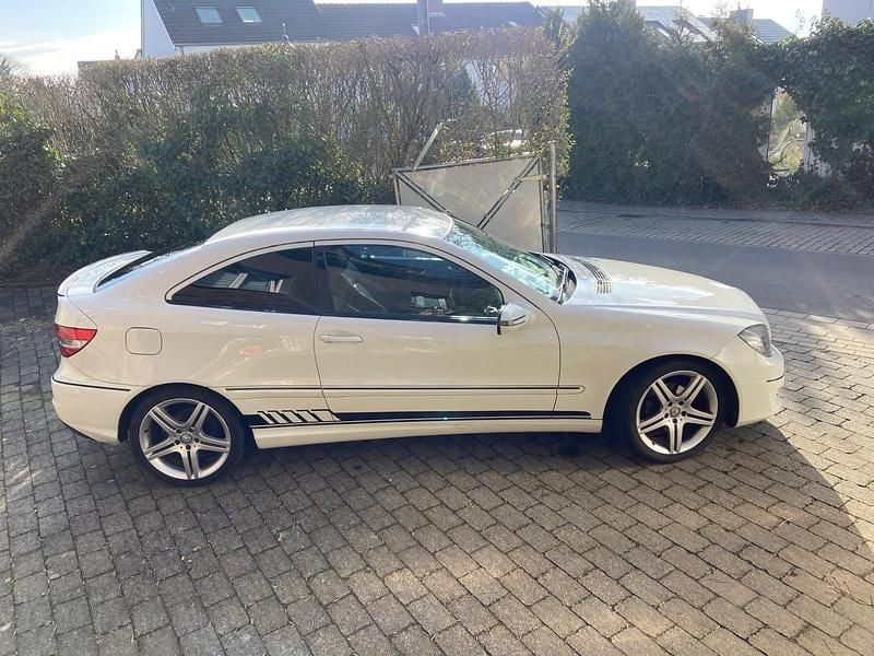 Gebraucht Mercedes CLC180 143 PS (105 kW) 2009 Weiß Kleinwagen