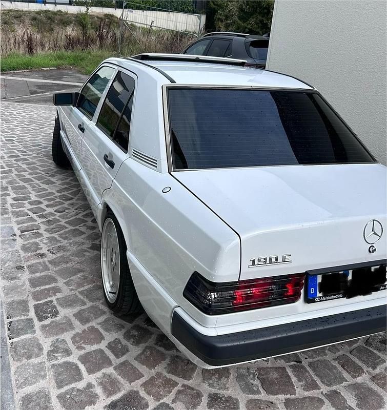 Weiß Gebraucht 1992 Mercedes 190 Limousine | 14.999 € - Bild 1/4