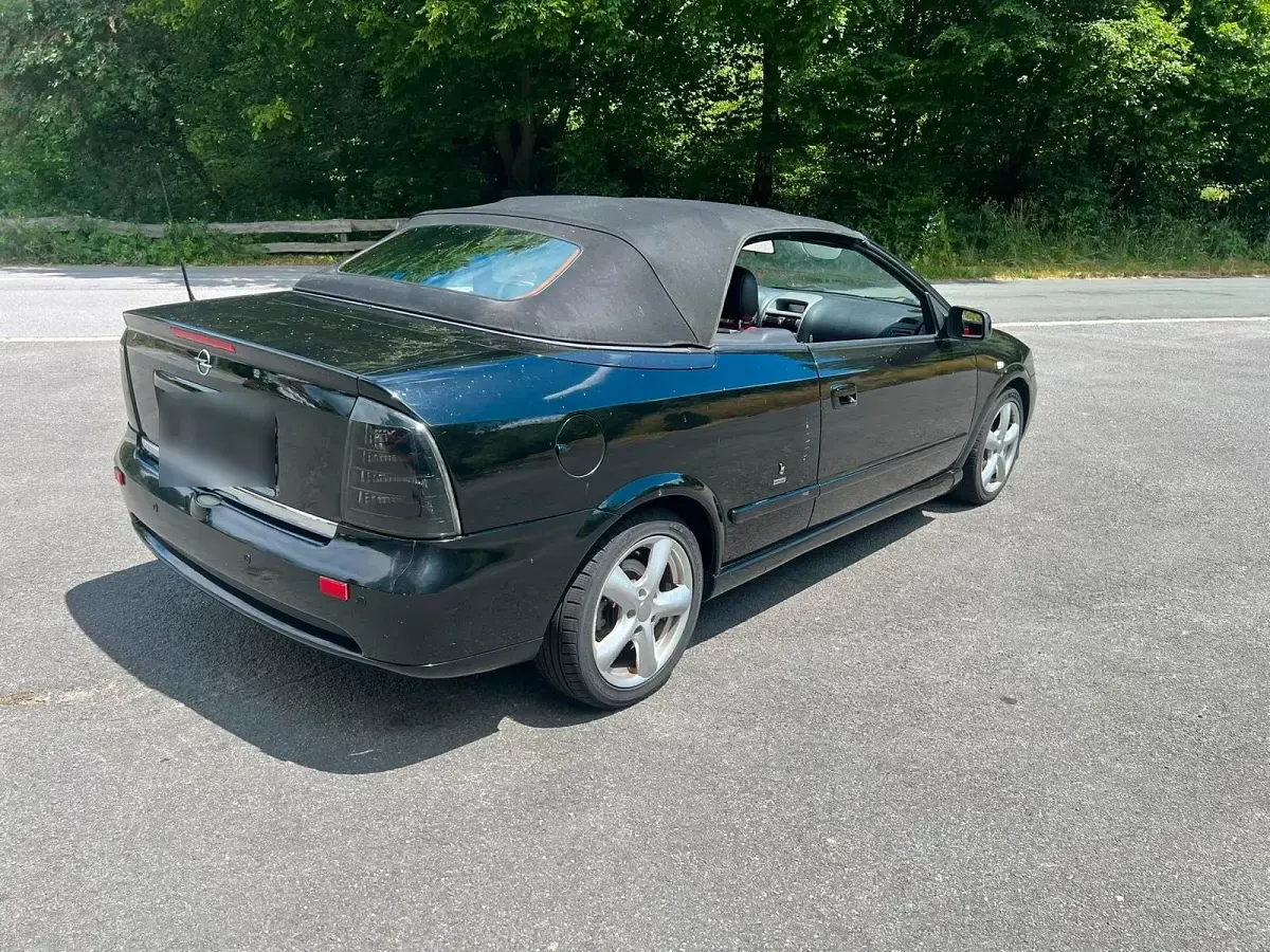 Gebraucht Opel Astra 125 PS (91 kW) 2004 Schwarz Cabrio