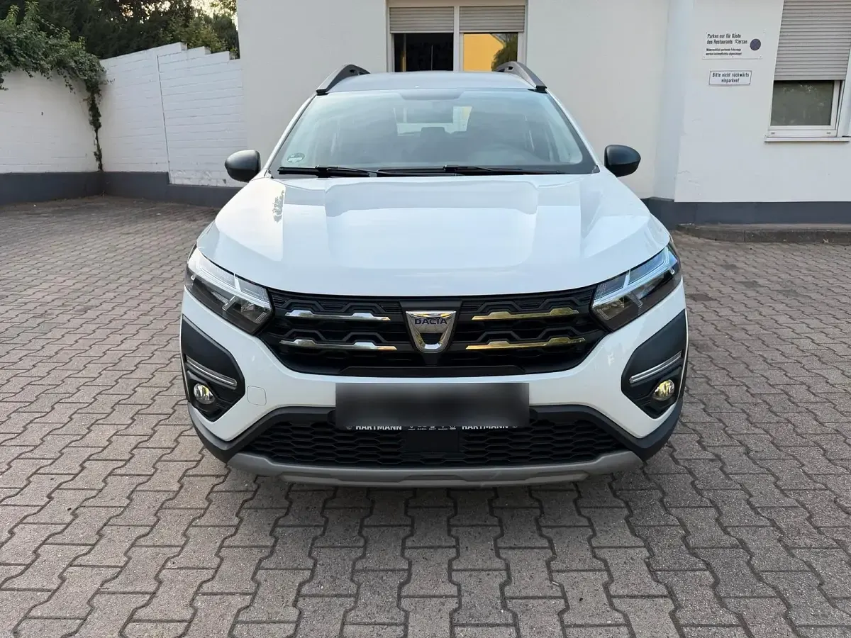 Gebraucht Dacia Jogger 101 PS (74 kW) 2022 Weiß Van / Kleinbus
