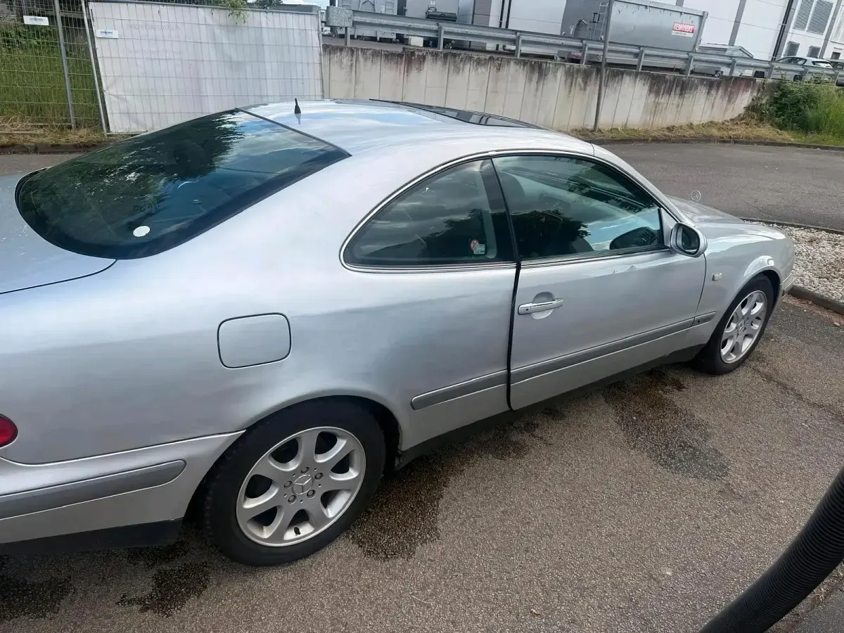 Gebraucht Mercedes CLK320 192 PS (141 kW) 1998 Silber Limousine