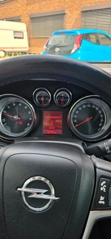 Braun Gebraucht 2012 Opel Zafira Tourer Innovation Van / Kleinbus | 7.999 € (Etwas zu teuer) - Bild 1/4