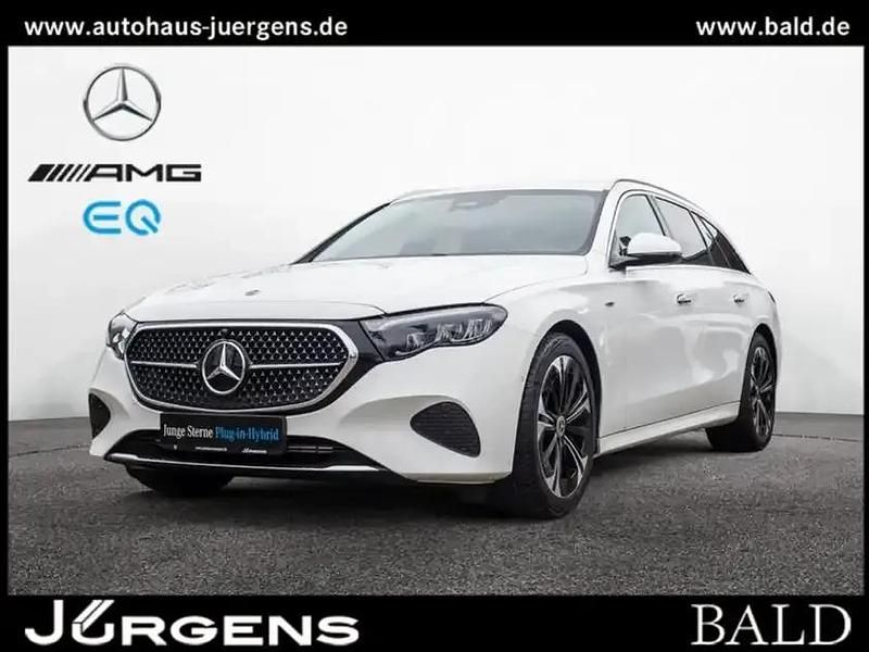 Gebraucht Mercedes E300 Avantgarde 313 PS (230 kW) 2025 Weiss polarweiß Kombi