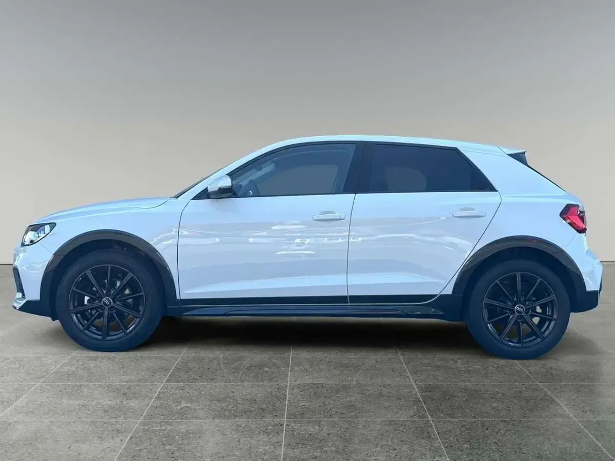Gebraucht Audi A1 S-Line 116 PS (85 kW) 2025 Gletscherweiß metallic SUV