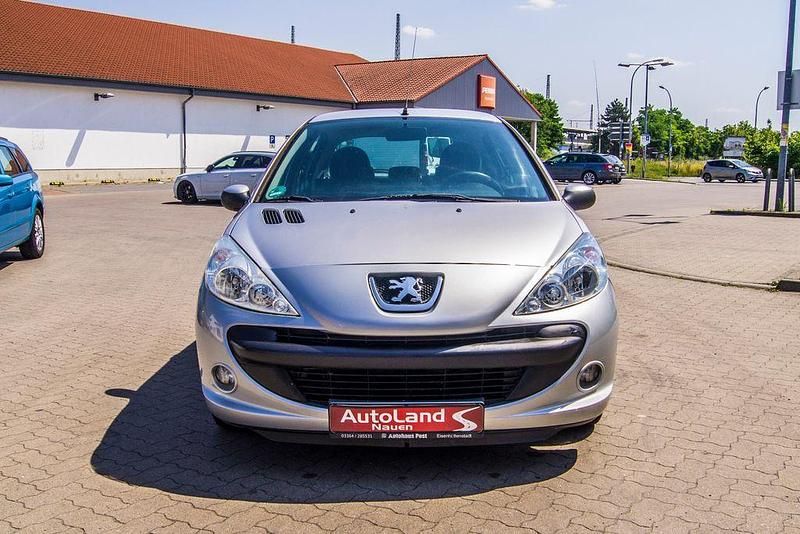 Gebraucht Peugeot 206 60 PS (44 kW) 2010 Silber Limousine