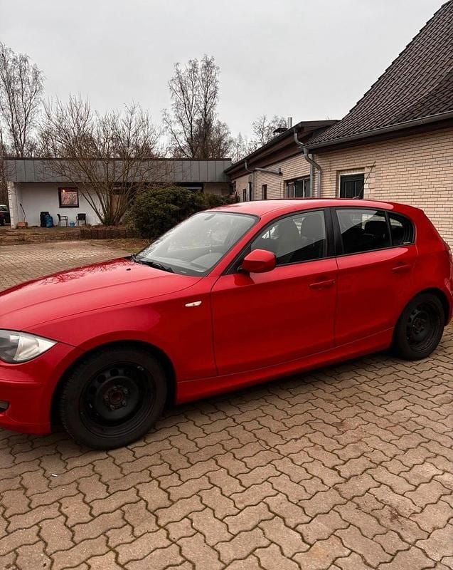 Gebraucht BMW 120 170 PS (125 kW) 2011 Rot Kleinwagen