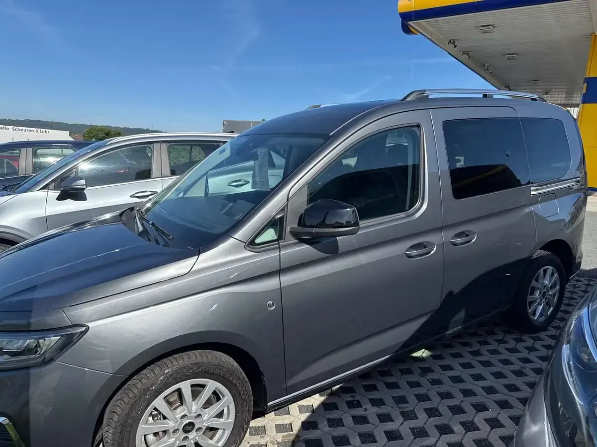 Gebraucht Ford Tourneo Titanium 114 PS (83 kW) 2024 Grau Kombi