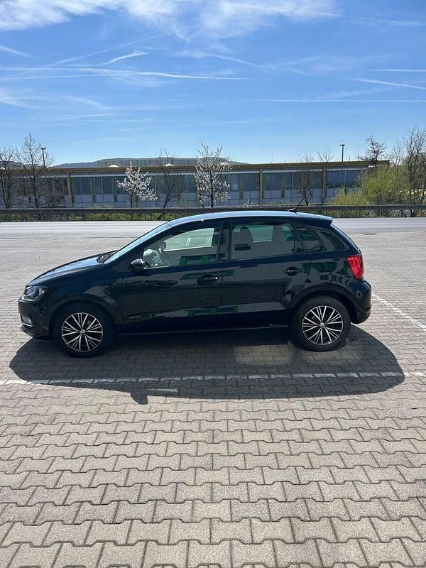 Gebraucht VW Polo Allstar 90 PS (66 kW) 2016 Schwarz Kleinwagen