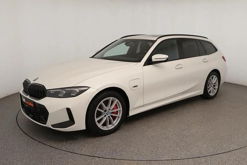 Gebraucht BMW 330e M Sport 292 PS (214 kW) 2023 Weiß Kombi