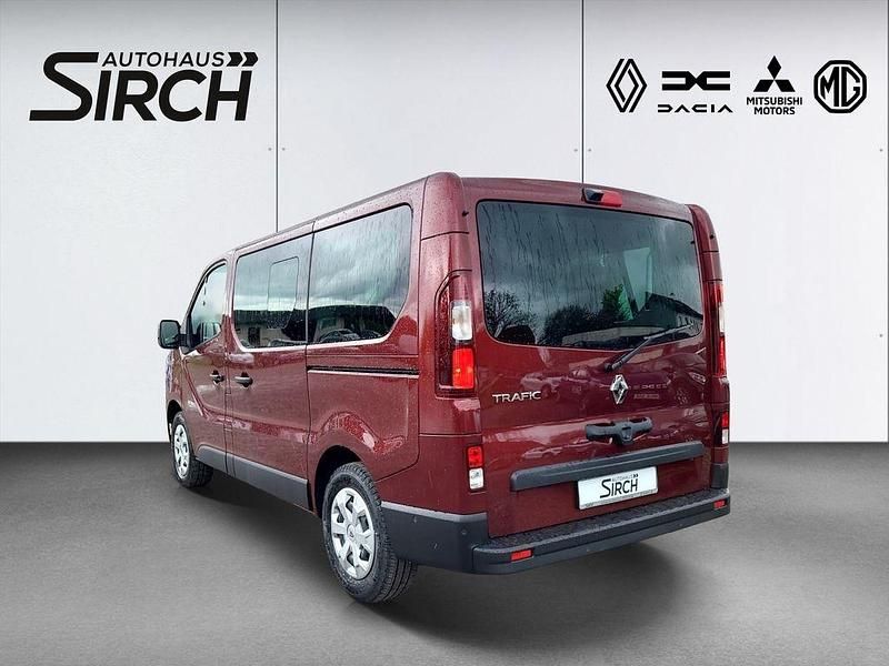 Gebraucht Renault Trafic Life 170 PS (125 kW) 2022 Rot Van / Kleinbus
