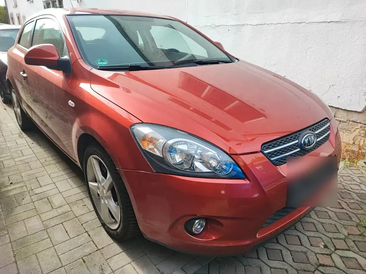 Gebraucht Kia Ceed 126 PS (92 kW) 2008 Rot Kleinwagen
