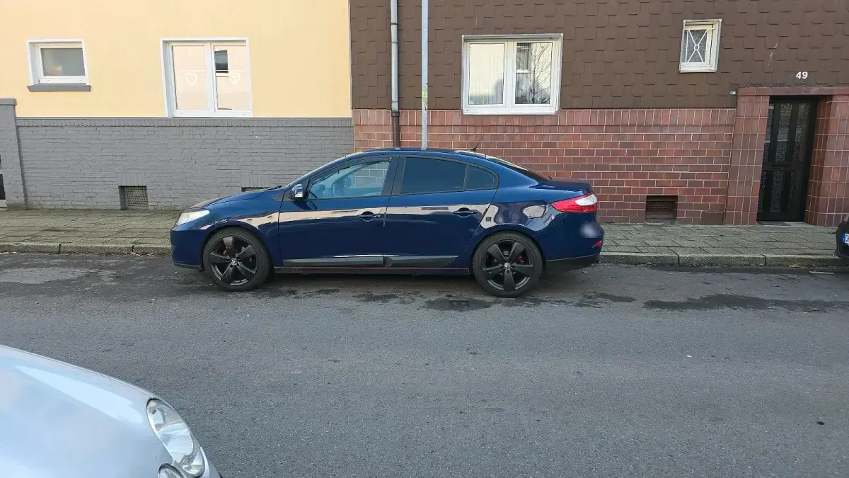 Gebraucht Renault Fluence 110 PS (80 kW) 2012 Blau Limousine